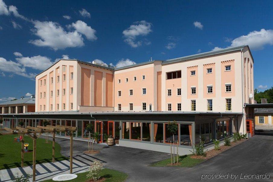 Jufa Hotel Weinviertel - Eselsmuehle Seefeld-Kadolz エクステリア 写真