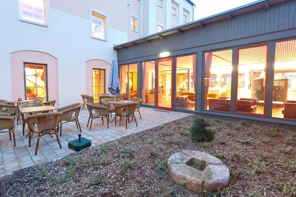 Jufa Hotel Weinviertel - Eselsmuehle Seefeld-Kadolz エクステリア 写真