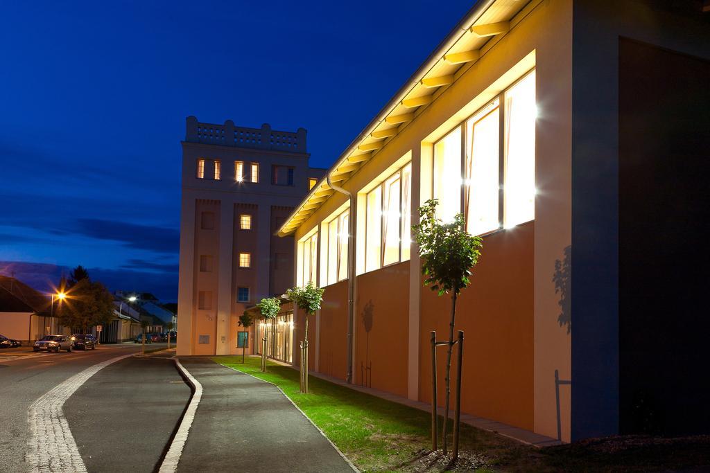 Jufa Hotel Weinviertel - Eselsmuehle Seefeld-Kadolz エクステリア 写真