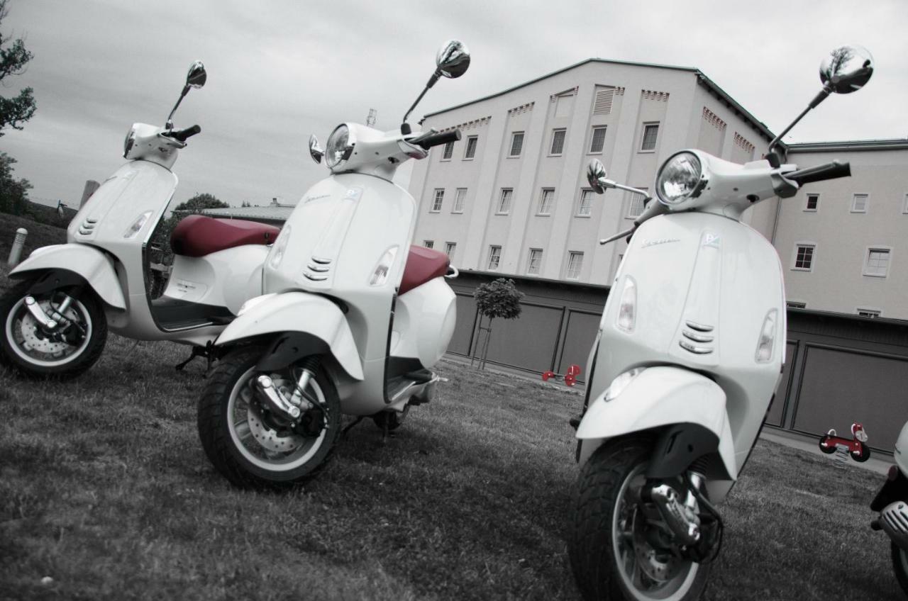 Jufa Hotel Weinviertel - Eselsmuehle Seefeld-Kadolz エクステリア 写真